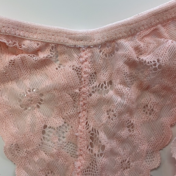 Pink Flower Lace Bralette w/ Removable Bra Pads - Picture 6 of 9